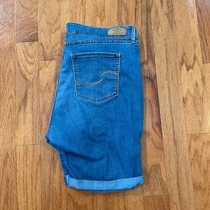 Levi’s Signature Woman’s Jean Shorts Size 20 Stretch Blue